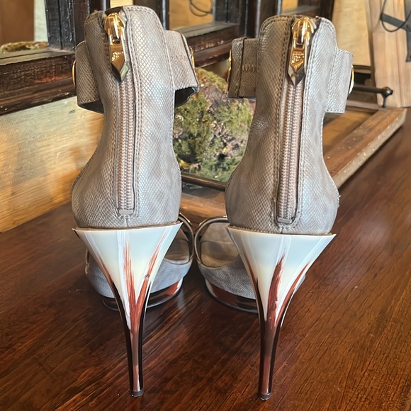 Fergie Cash, Grey Snake embossed Stiletto Platform Gold Plate Heel. Worn once! - Picture 3 of 6